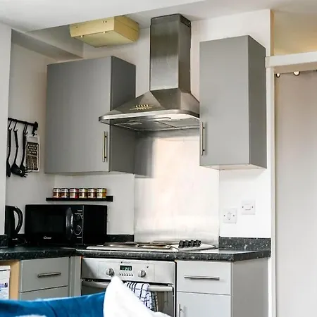 Apartment Centre Flat With Balcony