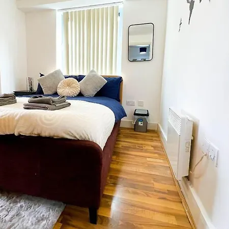 Centre Flat With Balcony Birmingham