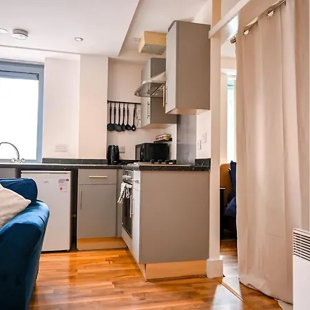 Apartment Centre Flat With Balcony Birmingham