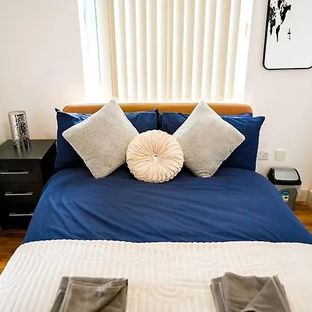 Centre Flat With Balcony Apartment