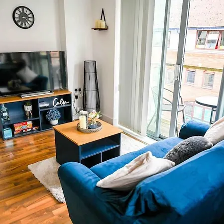 Centre Flat With Balcony Apartment *